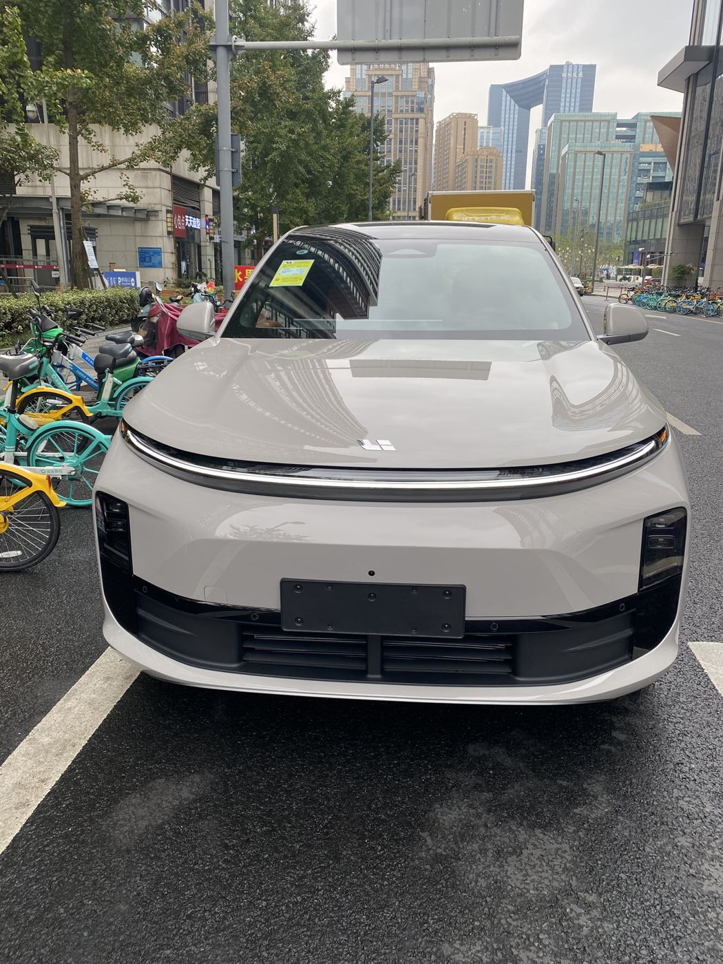 dafacasino网页版 MEGA 高压纯电 MPV